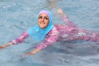 Le référendum lancé par l'UDC contre l'autorisation du port du burkini dans les piscines de la Ville de Genève a été déposé mardi muni de 3419 signatures (illustration).